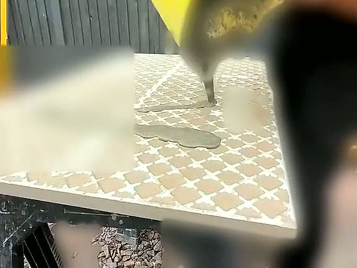 Slurry primer being applied to the underside of a porcelain slab