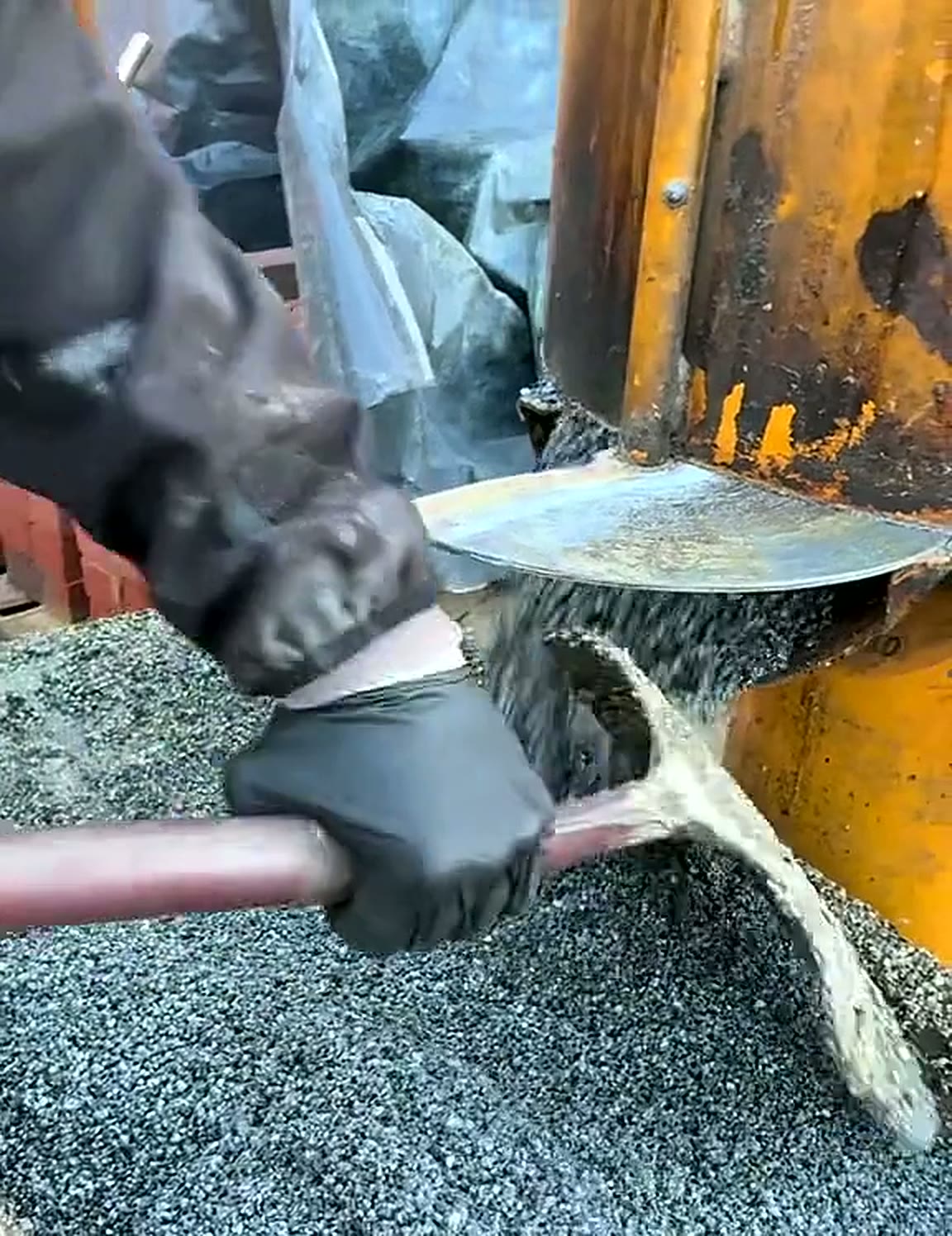 Resin and aggregate being discharged from a forced action mixer